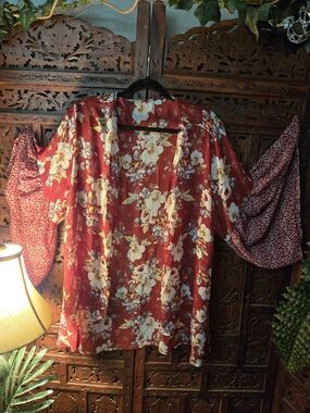 Floral Open-Front Kimono Cardigan - Red with Cream Flowers Lg Peasant Sleeves